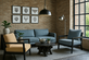 Salon z cegłą na ścianie, jasna cegła w domu, niebieska sofa i cegła na ścianie, cegła Maranello, elewacja z jasnej cegły, Nelissen cegły,